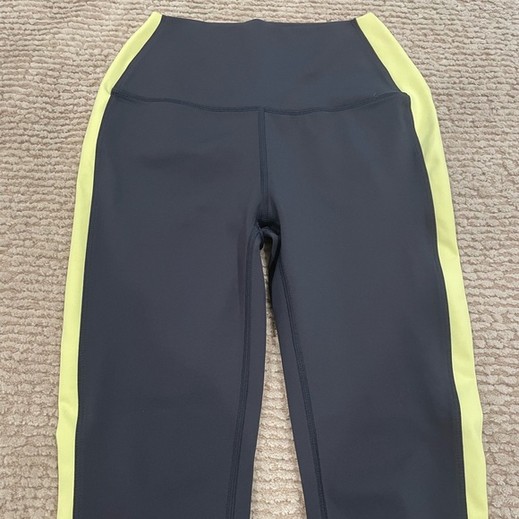 Splits 59 Rose High Waist Capri - Picture 10 of 14